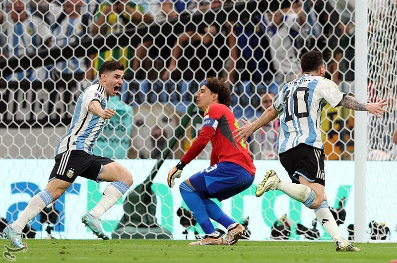 This image has an empty alt attribute; its file name is arg_vs_mex_julianalvarez_ochoa_y_messi.jpeg